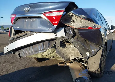 2015 Toyota Camry Le z USA, uszkodzony, nr VIN 4T4BF1FK7FR445604